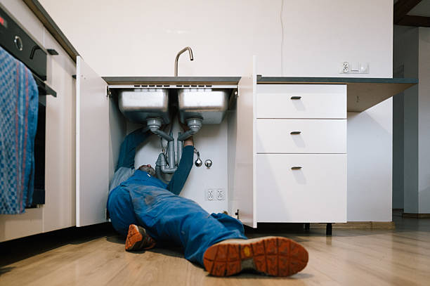Professional Emergency Plumber technician working in Alexander, AR